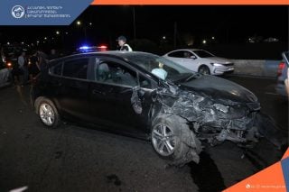 Երևանում բախվել են «BMW»-ն ու «Chevrolet»-ը․ կա տուժած
