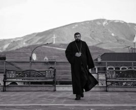 Առաջին քայլերից մեկը էմոցիոնալ դաշտից բանականության, սառը դատողության տիրույթ տեղափոխվելն է. Տեր Ներսես Գարեգին Ասրյան