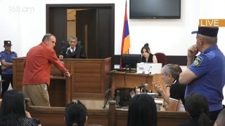 Քանդված պատի դիմացի անկյունը ո՞րն էր. Դուք եք գրել, ես ի՞նչ իմանամ. եղբա՛ր ջան, մի՛ վախեցի. Նորիկյան