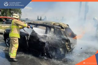 Իսակովի պողոտայում ավտոմեքենա  է այրվել. վարորդը հոսպիտալացվել է