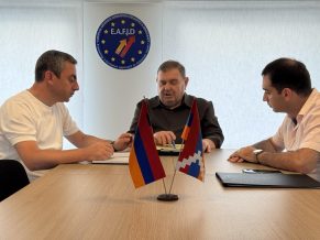 Իշխան Սաղաթելյանը Բրյուսելում հանդիպել է ՀՅԴ Եվրոպայի Հայ Դատի գրասենյակի նախագահ Գասպար Կարապետյանի հետ