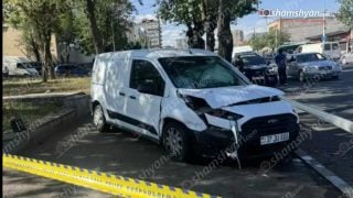 «Ford Transit»-ը Մալաթիայի թաղապետարանի մոտ վրաերթի է ենթարկել հետիոտնին և հայտնվել մայթին. վիրավորը հիվանդանոցում մահացել է