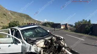 Գեղարքունիքի մարզում 23-ամյա վարորդը «Opel Astra»-ով բախվել է բետոնե պատնեշին, ինչի հետևանքով մեքենայի շարժիչը պոկվել և շպրտվել է․ կան վիրшվորներ