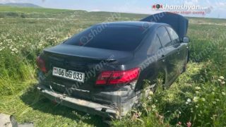 Սյունիքի մարզում 25-ամյա վարորդը «Toyota Camry»-ով դուրս է եկել երթևեկելի գոտուց և հայտնվել դաշտում