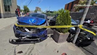 Երևանում «Kia»-ն վրшերթի է ենթարկել մորն ու երեխային, ապա բախվել կայանված «Opel»-ին