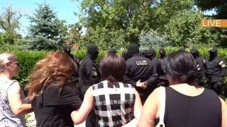 Քաղաքացիներն ու հոգևորականները թույլ չեն տալիս ԱԱԾ-ին առաջ գնալ