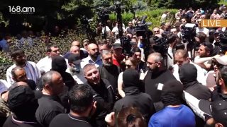 էս երկրում օրենք չկա, դուք էլ գիտեք, որ սա մեկ մարդու հրամանով է արվում.քաղաքացիները՝ ոստիկանությանը