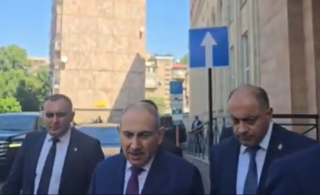 Ասուլիս կտամ, կպատասխանեմ. այսօր ինձ մի հետապնդեք. Փաշինյանը՝ եկեղեցում տիրող իրավիճակի մասին