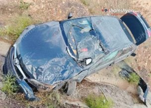 Արթիկի քաղաքապետի որդին «Toyota Camry»-ով դուրս է եկել երթևեկելի գոտուց, բախվել հողաթմբին և կողաշրջվել․ անչափահաս վիրավորը տեղափոխվել է հիվանդանոց