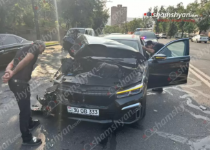 Երևանում՝ Բաղրամյան պողոտայում, մեքենաներ են բախվել