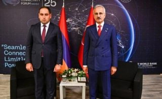 Խուդաթյանը Ստամբուլում թուրք կոլեգայի հետ է հանդիպել, տարածաշրջանային կապուղիների զարգացման հնարավորություններն են քննարկել