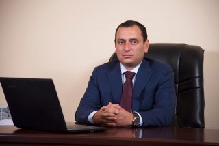 Սա առաջին դեպքը չէ, որ քաղաքացիները տեղեկացրել են ինձ, որ Արամ Սարգսյանի թիմակիցը ժողովրդին խաբում է, աշխատացնում է ու աշխատավարձերը չի վճարում. Արթուր Չախոյան