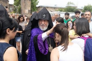 Որդիական խոնարհությամբ շնորհավորում ենք Հայոց Հայրապետին և մաղթում կենաց արևշատություն, քաջառողջ երկար տարիներ. Մայր Աթոռ