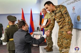 Սուրեն Պապիկյանը մասնակցել է ուժային կառույցների միջև բանակային խաղերի փակման արարողությանը