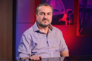 Հատուկ ֆարցովշչիկների համար. Ջերալդ Ֆորդ ավիակիրը կաղալով վերադառնում է ԱՄՆ, Կալլասը քիչ էր, հիմա էս ապուշի մտքի փայլատակումներին պիտի հետևել. Արման Գրիգորյան