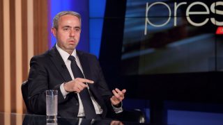 Դատարան ներկայացնելու համար մեղադրյալին ինքնաշխատ ձերբակալելը և անձին արգելանքի տակ պահելը օրինականացված բռնության ձև է. Արթուր Ղամբարյան