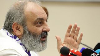 Բագրատ Սրբազանը Պետրոս Ղազարյանի, Դավիթ Խուդաթյանի, Հասմիկ Հակոբյանի և Արայիկ Հարությունյանի դեմ հայցեր է ներկայացրել