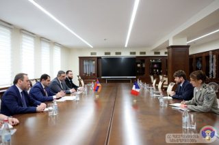 Սուրեն Պապիկյանը Ֆրանսիայի դեսպանի հետ քննարկել է պաշտպանության բնագավառում համագործակցությանն առնչվող հարցեր