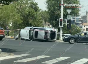 Երևանում «Honda Accord»-ը բախվել է հետիոտնի համար նախատեսված մայթի բազալտե եզրաքարերին և կողաշրջվել․ կա վիրшվոր