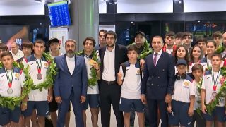 11 մեդալ՝ խառը մենամարտերի առաջնությունից. մարզիկներին դիմավորել է Հովհաննես Ծառուկյանը