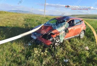 Շիրակի մարզում 41-ամյա վարորդը «Nissan Qashqai»-ով դուրս է եկել երթևեկելի գոտուց, բախվել հողաթմբերին և հայտնվել դաշտամիջյան հատվածում․ կա վիրшվոր