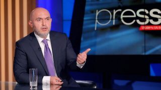 Փնտրվում են կանանց իրավունքների զանազան պաշտպանները, կնամեծար միջազգային կառույցները, տիկին դեսպանները և դեսպան տիկինները, պառլամենտարիզմի լապտերիկներն ու գրանտասեր պլանկտոնը. Արմեն Աշոտյան