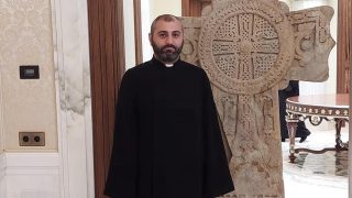 «ՔՊ-ական պատգամավոր Վաղարշակ Հակոբյանը չես հասկանում՝ «կրիմինալի՞ստ» է, թե՞ պատգամավոր». Տեր Տաճատ քահանա Բարսեղյան