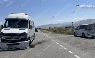 Լոռիում բախվել են Mercedes Sprinter-ը, Toyota-ն ու մեկ այլ Mercedes. կան վիրավորներ
