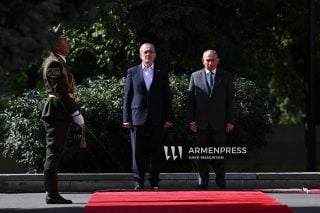 Մեկնարկել է Նիկոլ Փաշինյանի և Իրանի նախագահի առանձնազրույցը