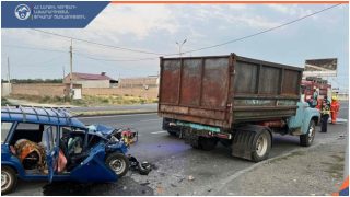 Երևան-էջմիածին ավտոճանապարհին «VAZ»-ը բախվել է կայանած «ZIL»-ին․ կա տուժած