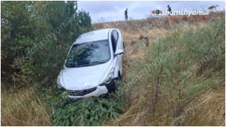 Ճամբարակ-Վարդենիս ճանապարհին «Hyundai Elantra»-ն դուրս է եկել ճանապարհի երթևեկելի գոտուց և մասամբ հայտնվել ձորակում․ կան տուժածներ