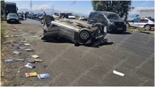 Երևան-Սևան ճանապարհին «BMW»-ն դուրս է եկել ճանապարհի երթևեկելի գոտուց, բախվել հողաթմբերին և գլխիվայր հայտնվել երթևեկելի գոտում․ կա 1 զոհ, 1 վիրավոր