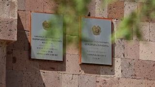 Խուզարկություն՝ Վարչական դատարանում, մի շաք անձանց, այդ թվում փաստաբանի ձերբակալություն