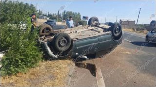 Պռոշյանում 25-ամյա վարորդը «Opel Astra»-ով բախվել է երկաթե արգելապատնեշներին, կոտրել դրանք և գլխիվայր հայտնվել բաժանարար գոտում