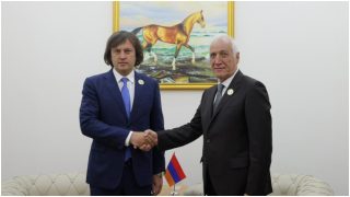 Թբիլիսին պատրաստ է նպաստել Երևանի և Բաքվի միջև երկխոսությանը. Կոբախիձեն՝ Խաչատուրյանին