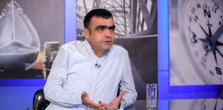 Նիկոլին ծաղրի են ենթարկում՝ նրան վերաբերվելով որպես «փափուկ խաղալիք»-ի. պետության համար անկյունաքարային ոչ մի արգումենտացիա այսօր գոյություն չունի. Արմեն Հովասափյան