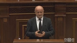 Հովիկ Աղազարյանն առաջարկում է խանութից դուրս եկող քաղաքացուն ստուգել, ՀԴՄ չունի՝ տուգանել