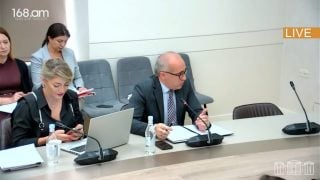 Հումորային է, բայց հարցնեմ՝ վրիպակի հետևանքով կա՞ մարդ, որ պաշտոնի բարձրացում է ունեցել. Վարդանյան