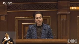 Հայե՛ր, ինչքա՞ն պիտի թույլ տանք, որ էս «լապշա» հեղափոխությունը ստորացնի մեզ. կապիտան Իշխանյանի այրի