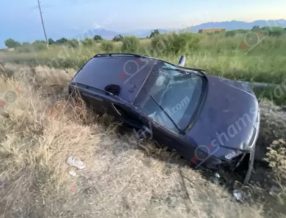 Ջանֆիդա գյուղում 17-ամյա վարորդը «Opel Astra»-ով բախվել է հողաթմբերին և կիսակողաշրջված հայտնվել առվակի մեջ