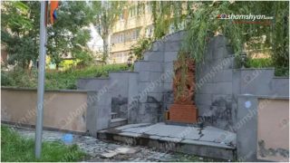 Աջափնյակում տեղադրված խաչքարի հարակից տարածքում տիրում է գարշահոտ ու հակասանիտարական վիճակ․ «Վեոլիա ջուր»-ը չի արձագանքում