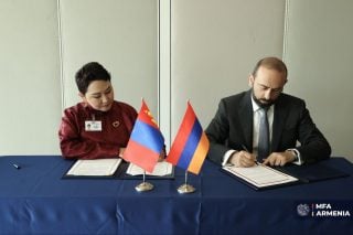 Միրզոյանը և Մոնղոլիայի ԱԳ նախարարը ստորագրել են դիվանագիտական և պաշտոնական անձնագրեր ունեցող անձանց մուտքի արտոնագրի պահանջից ազատելու մասին արձանագրություն