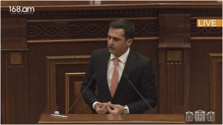 Ինչպես հայ զինվորի պահած 12 հազար քառակուսի կմ հողը հանձնես Ալիևին ու արարքդ գցես ուրիշի գրպանը. ձևն անգիր գիտի Արշակյան Հակոբը