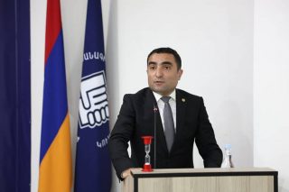 Ռոմանոս Պետրոսյանն ամսական 5 մլն դրամից ավել աշխատավարձ է ստանում․ «Հրապարակ»