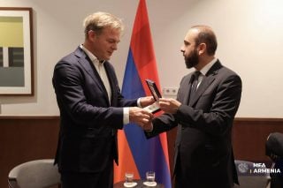 Արարատ Միրզոյանն ու Պիտեր Հերման Օմտզիխտը քննարկել են Հայաստանի և Նիդեռլանդների միջև ռազմավարական գործընկերության օրակարգին առնչվող հարցեր