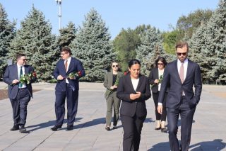 ԱՄՆ պետքարտուղարության Եվրոպայի և Եվրասիայի բյուրոյի ղեկավարի գլխավորած պատվիրակությունն այցելել է Հայոց ցեղասպանության հուշահամալիր