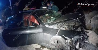 Երևանում «BMW»-ն Հրազդանի կիրճում, դեռևս անհայտ հանգամանքներում, բախվել է բետոնե պատնեշին․ վարորդը տեղափոխվել է հիվանդանոց