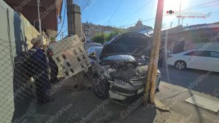 Երևանում «BYD»-ը բախվել է վճարային տերմինալին, ապա երկաթե էլեկտրասյանը. վարորդը խմածության ամենաբարձր աստիճանի է եղել