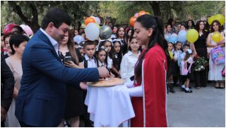 «Գիտելիքով զինված մարդն անպարտելի է. Շնորհավոր Գիտելիքի ու դպրության օր». Դավիթ Համբարձումյան