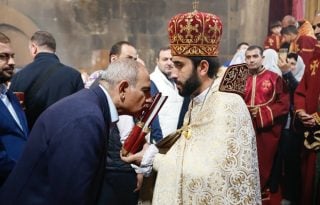 Հովհաննավանքում ձևավորվում է պետական իշխանության կողմից հովանավորվող «այլընտրանքային հոգևոր օրակարգ». Սուրենյանց Հովհաննավանքում ձևավորվում է պետական իշխանության կողմից հովանավորվող «այլընտրանքային հոգևոր օրակարգ». Սուրենյանց